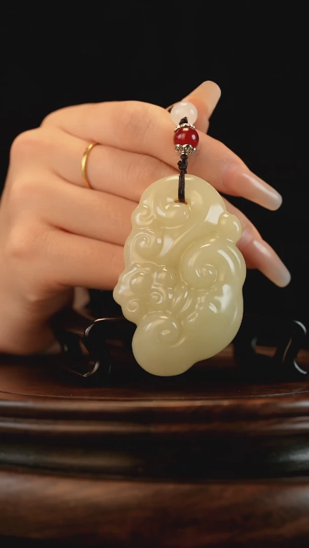 云南石竹叶青雕刻：长寿灵芝