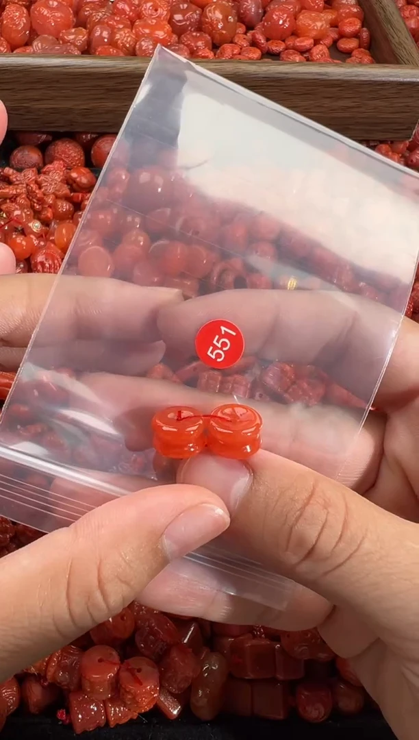 南红玛瑙未镶嵌颈饰1