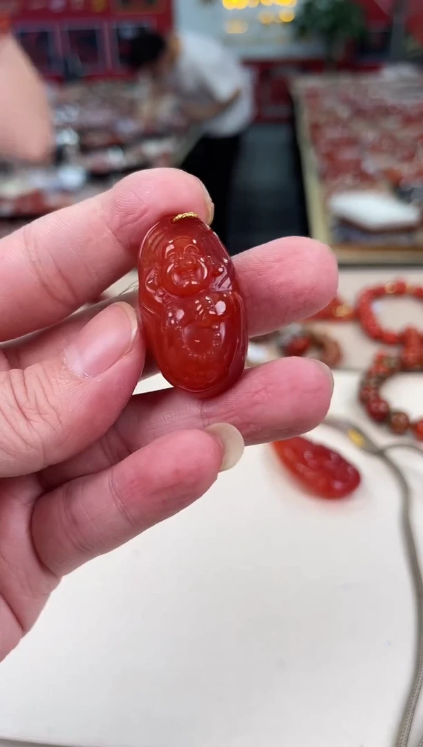 未镶嵌佛公吊坠南红玛瑙（多样式发其一）