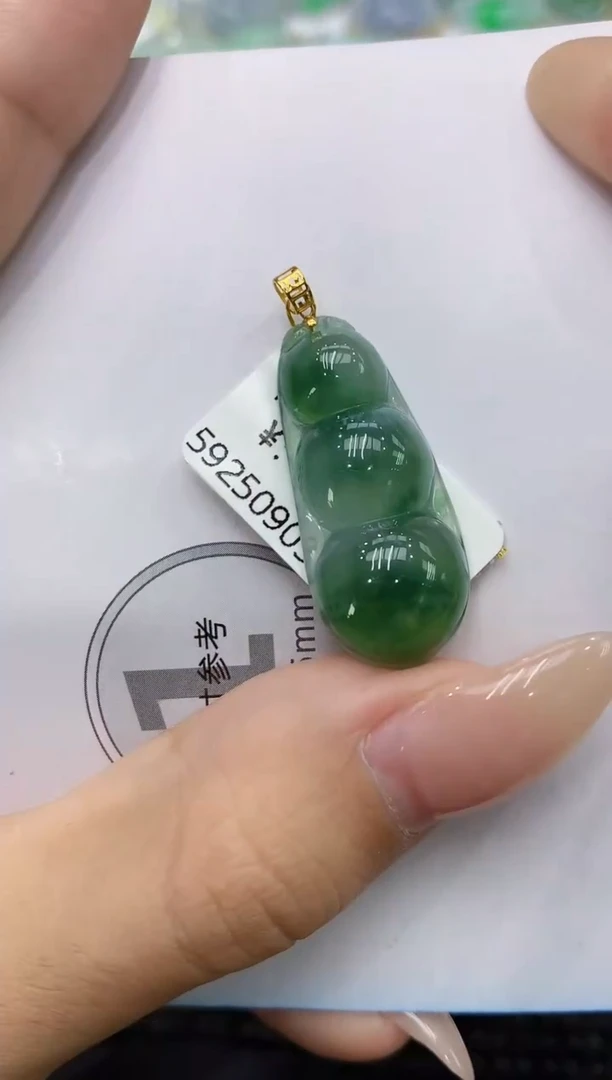 颈饰18K金镶嵌翡翠111111111111