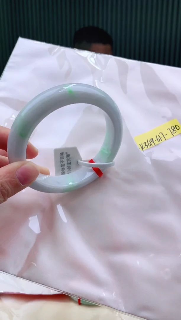 未镶嵌手镯翡翠61+