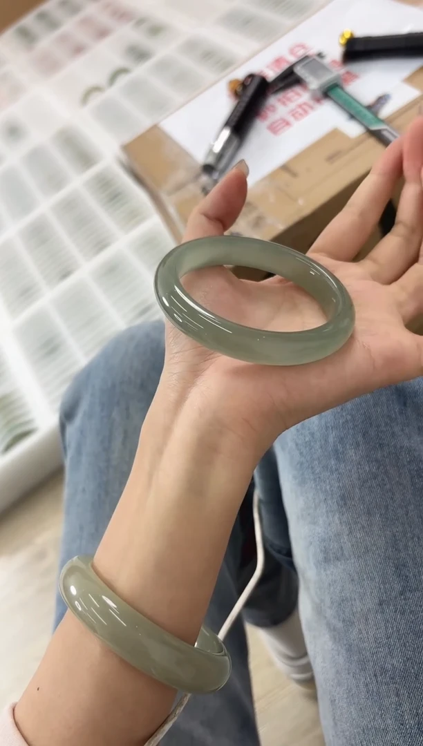 未镶嵌手镯石英质玉35-58D