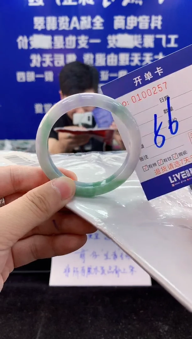 翡翠手镯未镶嵌2天然翡翠默认有瑕完美主义者勿拍