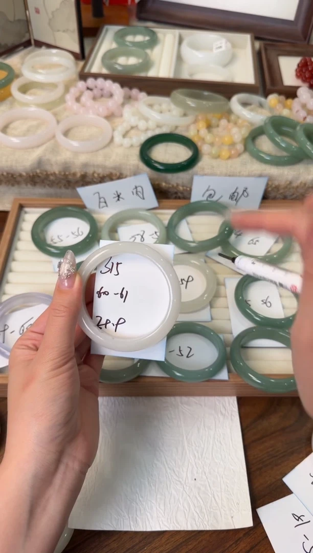 未镶嵌手镯石英质玉315