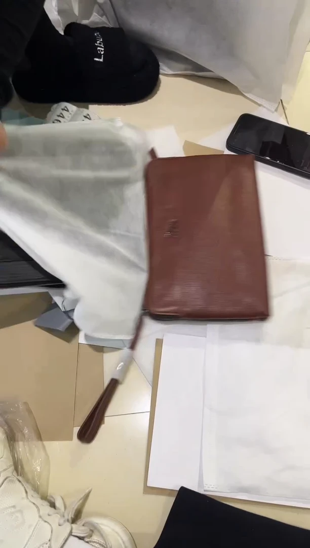 头层牛皮444品牌男包清货中(不要卡单，理性消费）