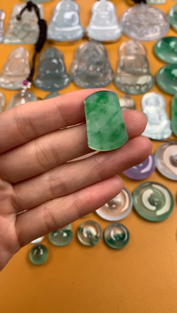 颈饰未镶嵌翡翠24.7-17-2.4