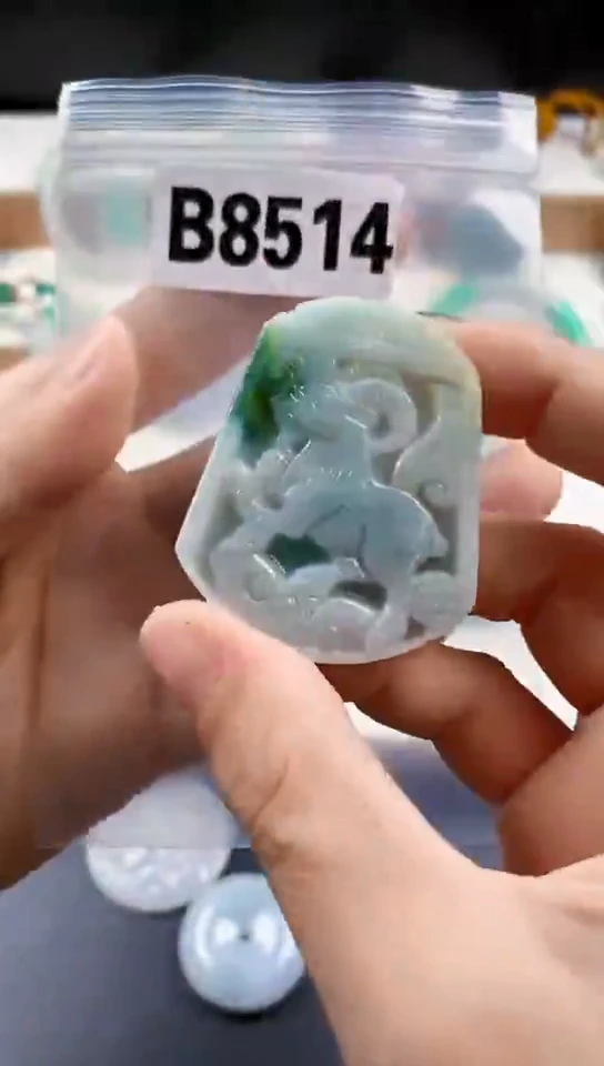 颈饰未镶嵌翡翠天然翡翠吊坠挂件