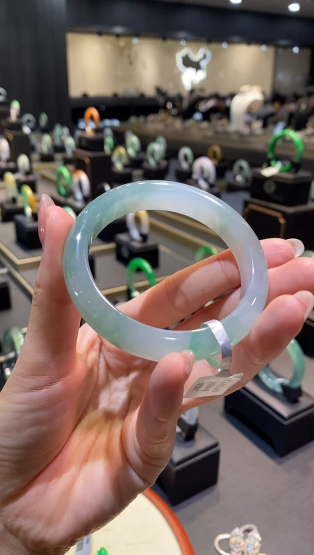 未镶嵌手镯（贵妃镯）翡翠天然翡翠A货缅甸