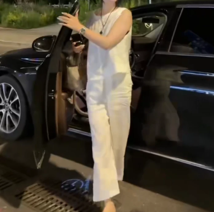 2025夏季时尚潮流百搭精品女装SVuuo