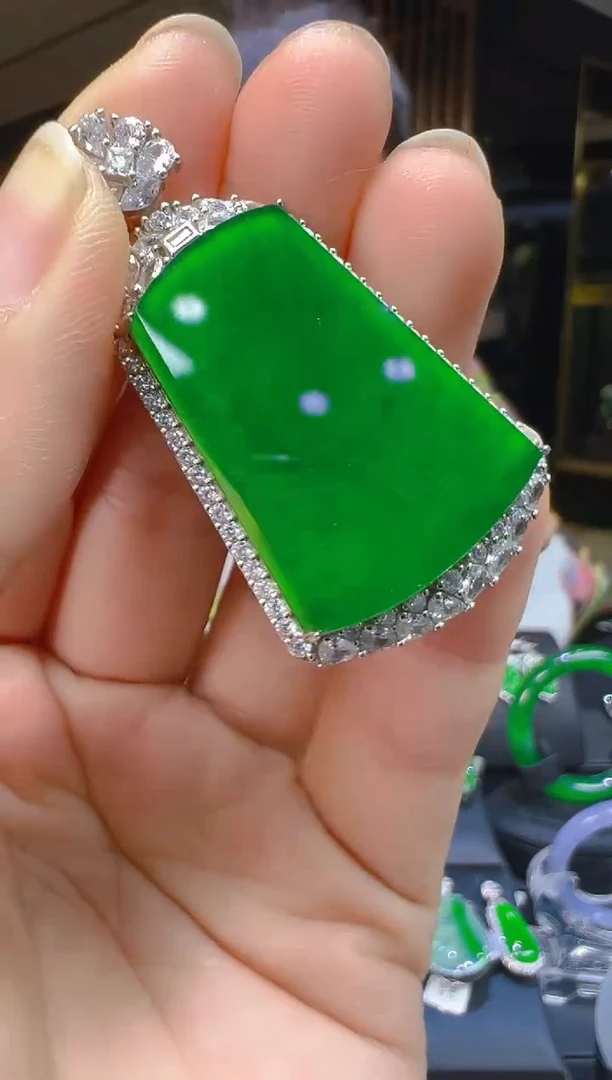 吊坠(赠链)银S925镶嵌翡翠077(多样性发货发其一)