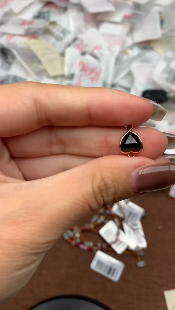 18K金镶嵌挂件翡翠—