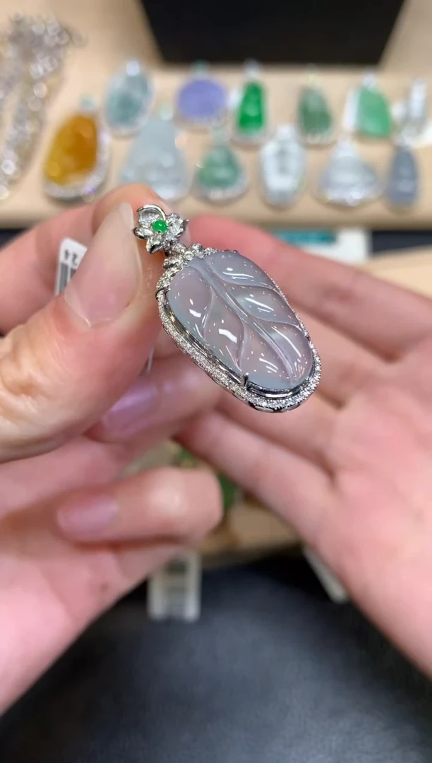 【闪购商品】翡翠颈饰18K金镶嵌叶子【无服务费】