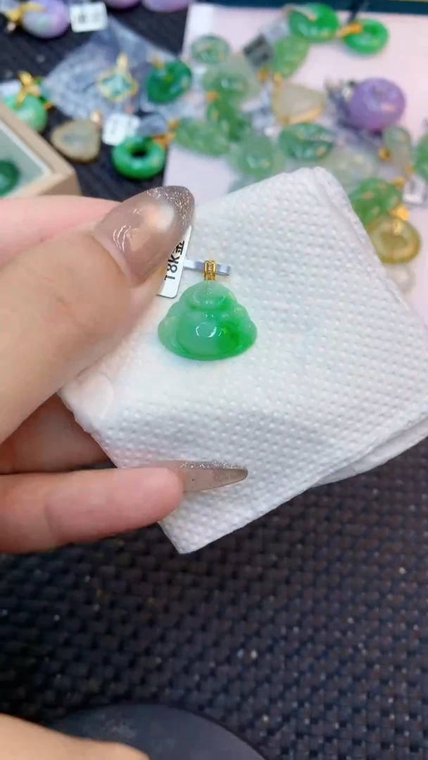 颈饰18K金镶嵌翡翠1