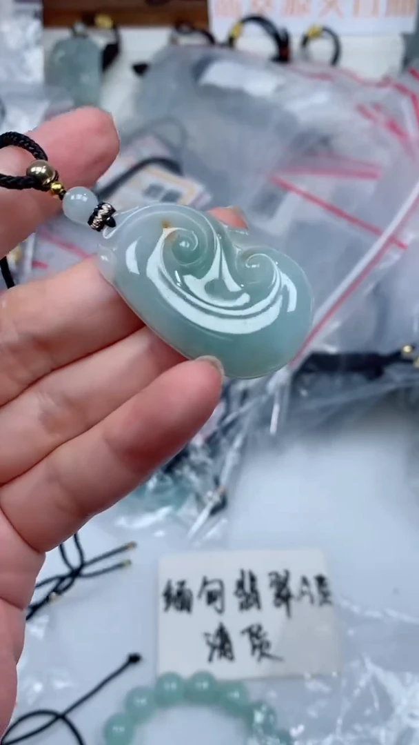 颈饰未镶嵌翡翠吊坠