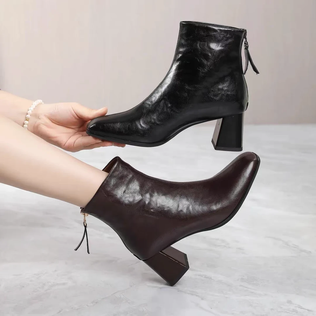 歌仑贝尔2025年秋冬季，简洁大方.的油讷甩小牛皮制，百搭时尚