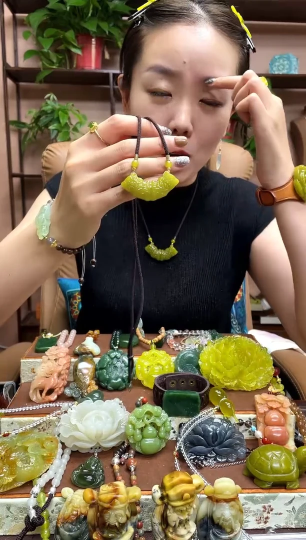 未镶嵌岫玉吊坠多样性发货发其中之一