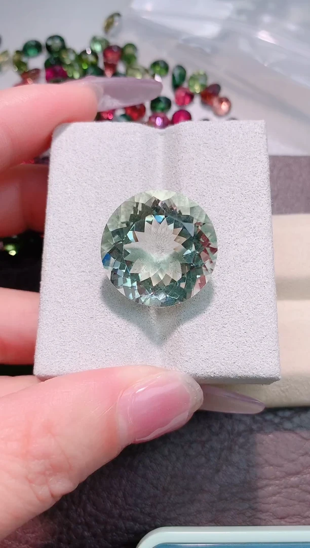 未镶嵌锂辉石裸石29.84ct