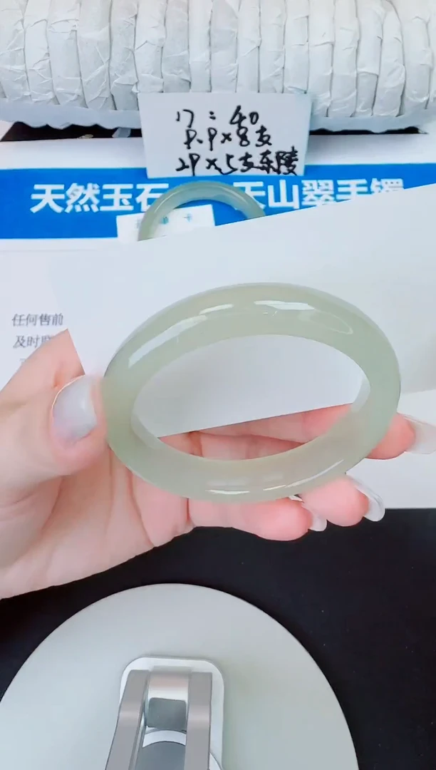 未镶嵌手镯石英质玉21/52.3