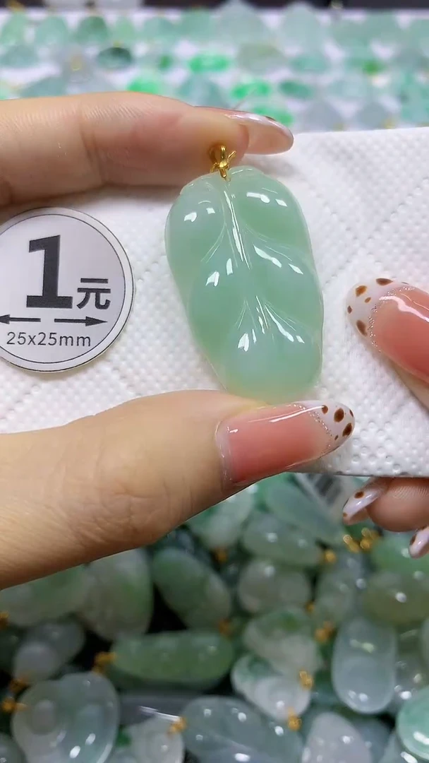颈饰18K金镶嵌翡翠天然翡翠A货