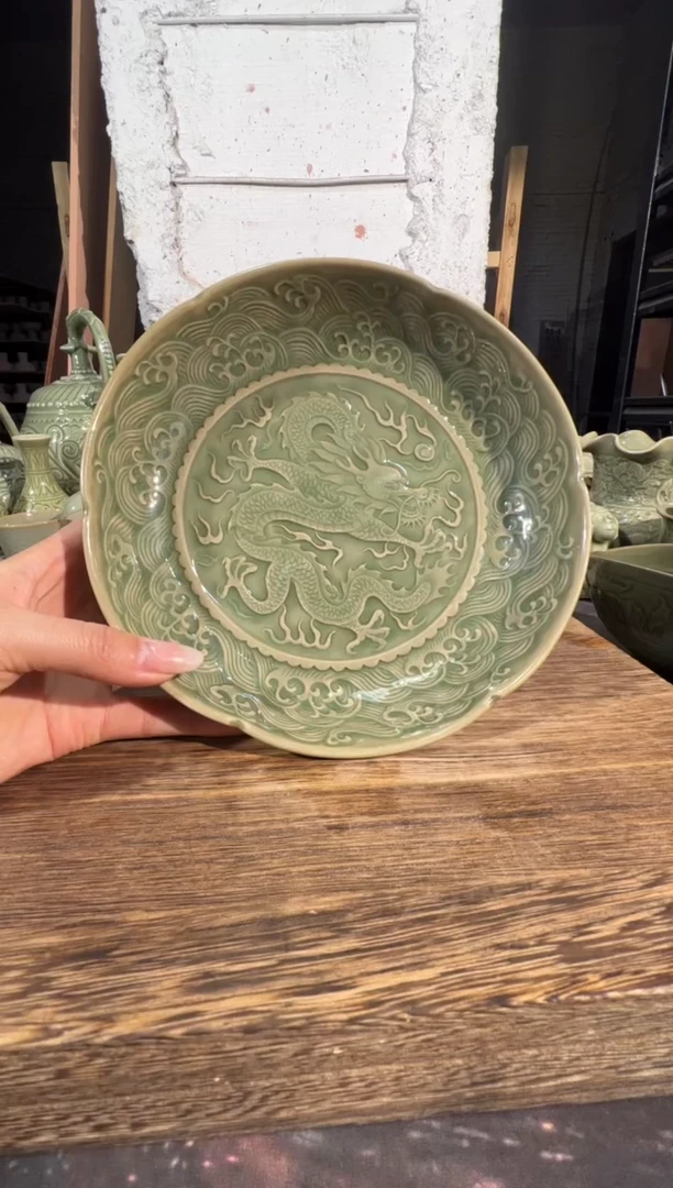 耀州窑青瓷穿云龙盘