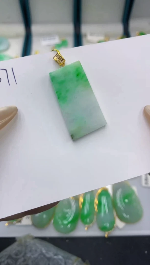 颈饰18K金镶嵌翡翠111111