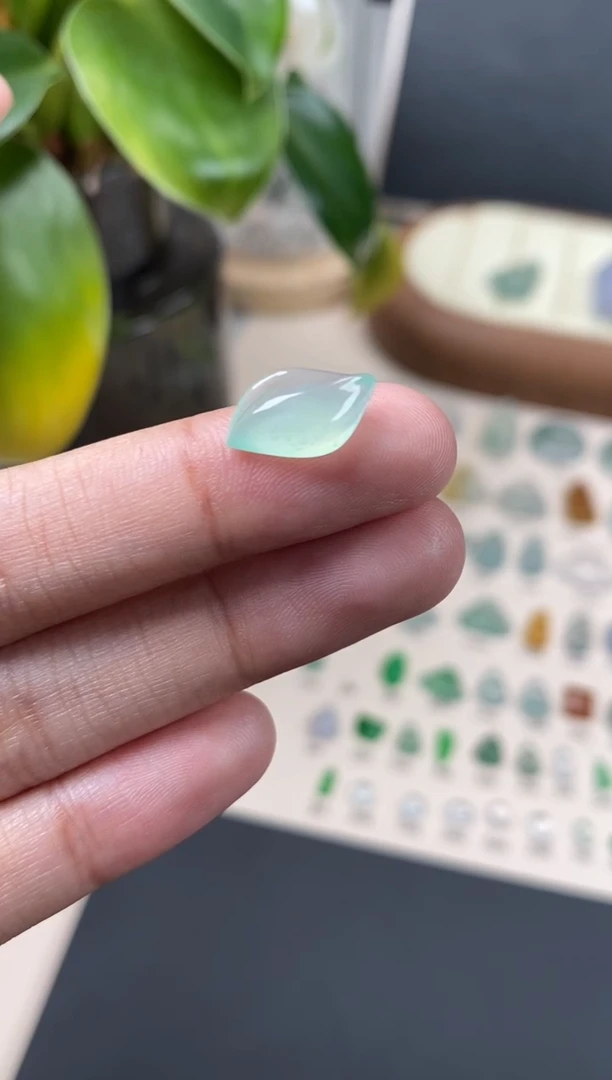 【闪购商品】翡翠颈饰未镶嵌翡翠冰种随型