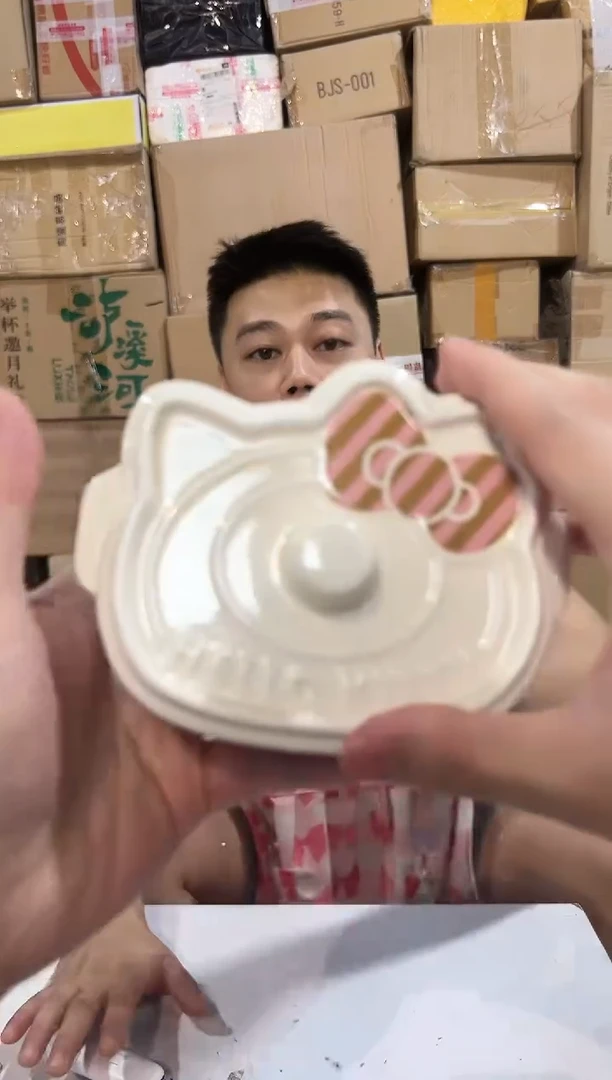 瓷片kt猫蝴蝶结炖盅