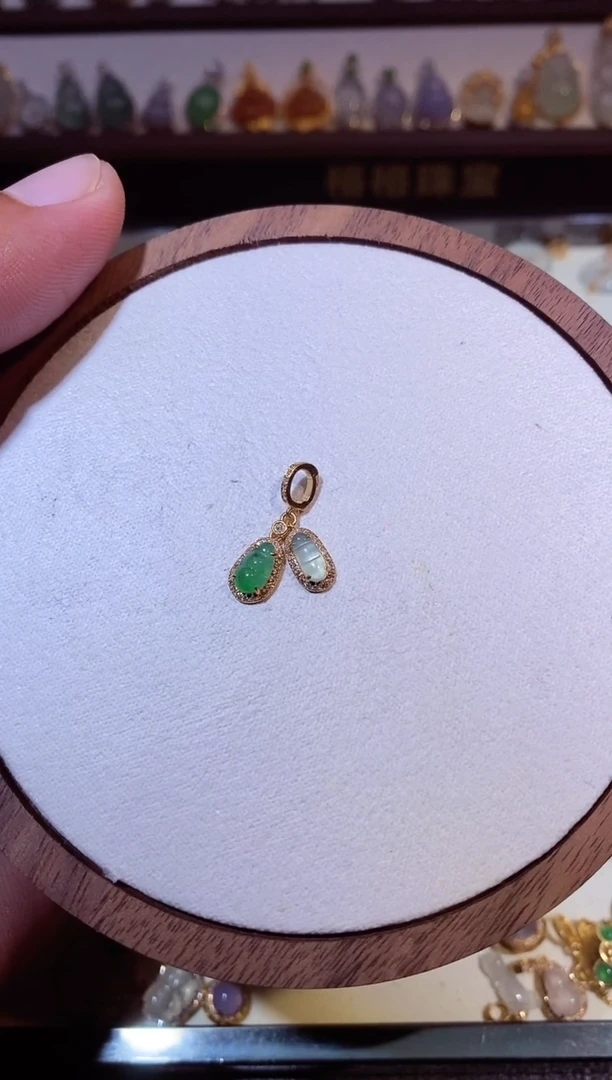 翡翠18K金镶嵌吊坠(不含链)N****01111111