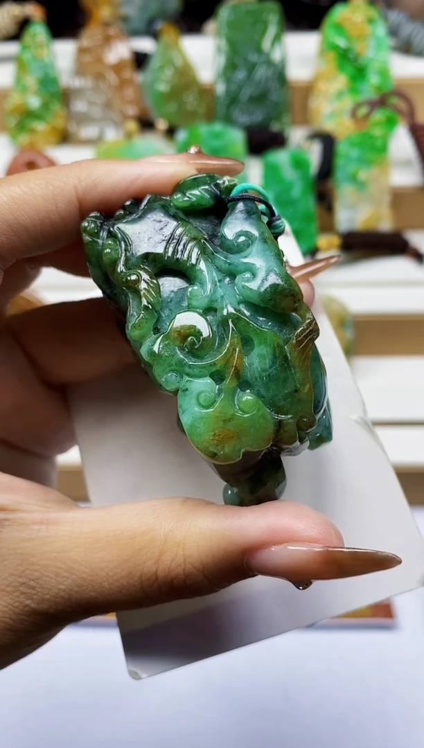 颈饰未镶嵌翡翠翡翠A货