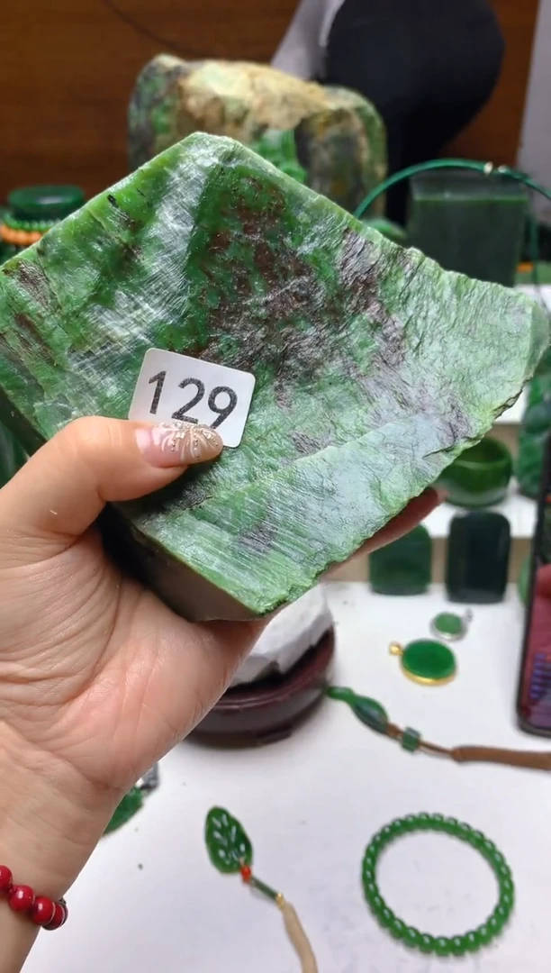 未镶嵌和田玉（碧玉）珠宝半成品1