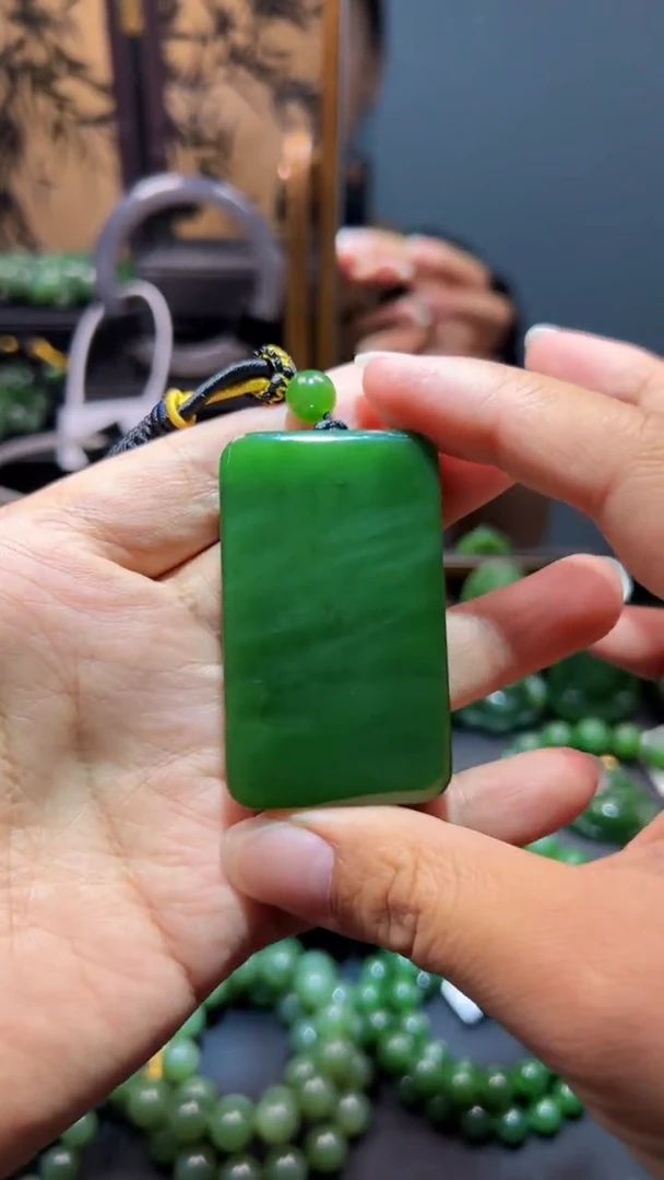 和田玉（碧玉）未镶嵌颈饰1