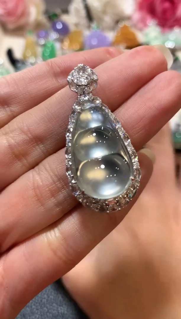 吊坠(不含链)18K金镶嵌翡翠小**?m78