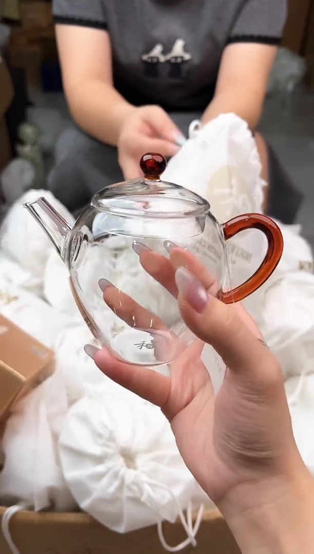 禾器文巧壶琥珀色