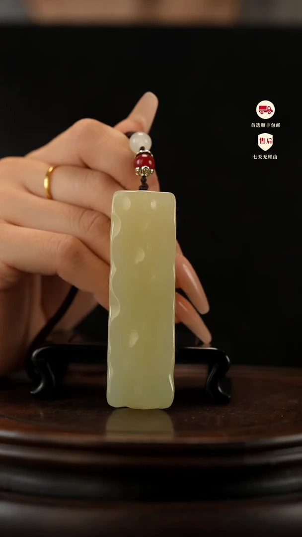云南石竹叶青雕刻：小奶酪手把件摆件