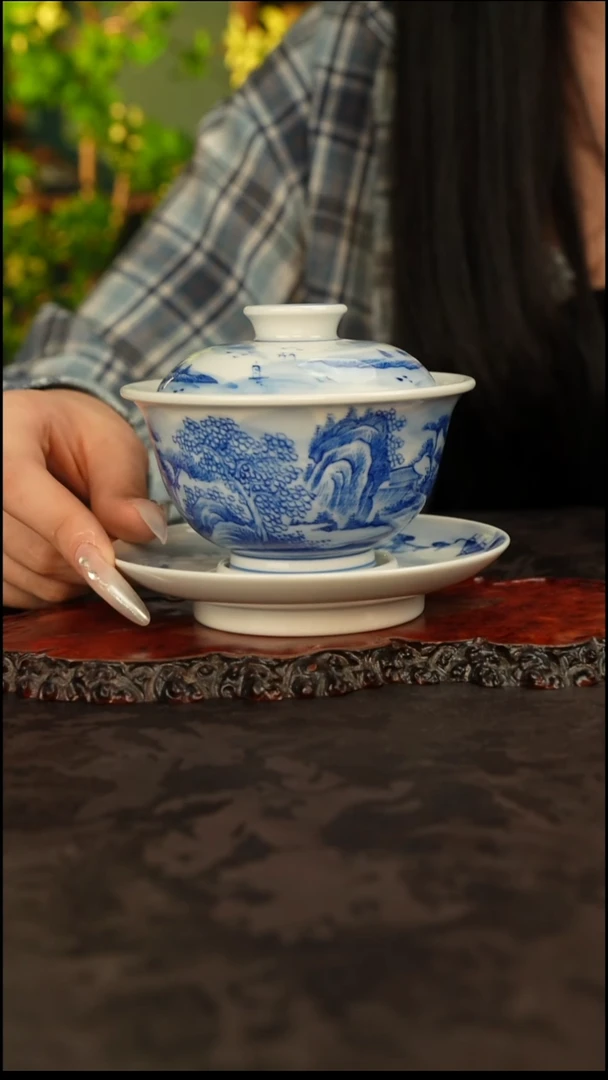 青花手绘山水三才盖碗