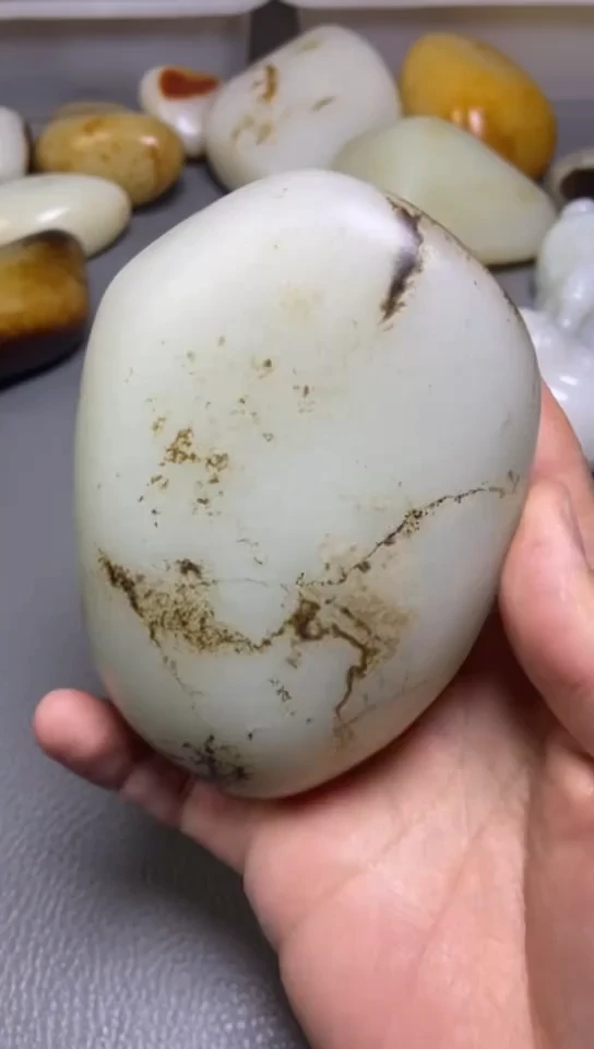 未镶嵌和田玉把件秋****.和田玉