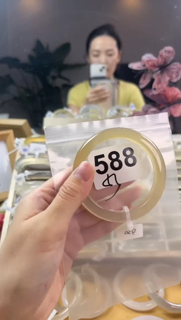 玛瑙/玉髓手镯未镶嵌588