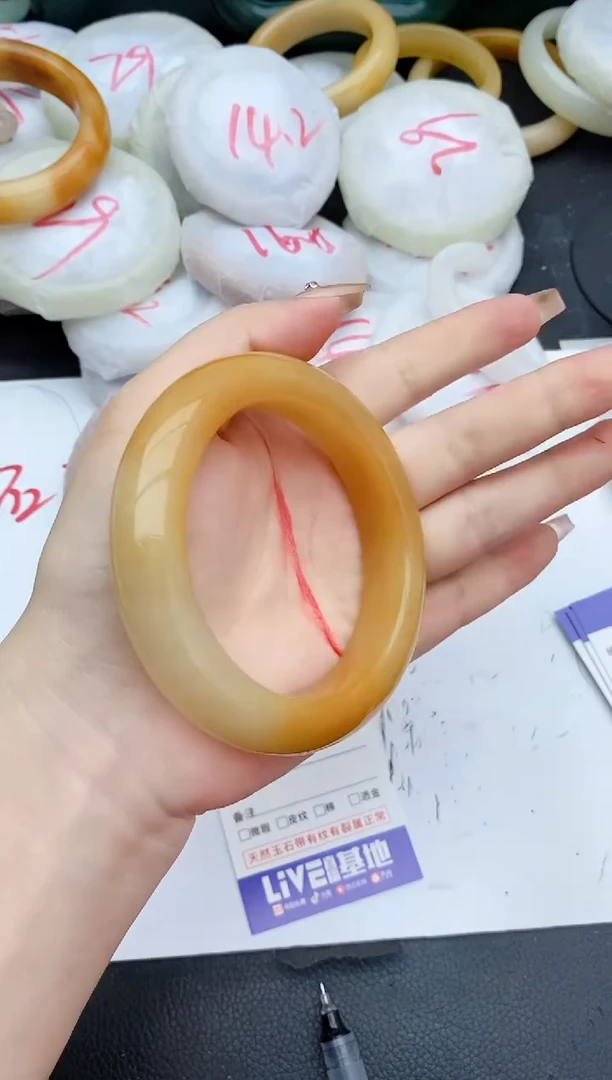 石英质玉手镯未镶嵌181+61.5