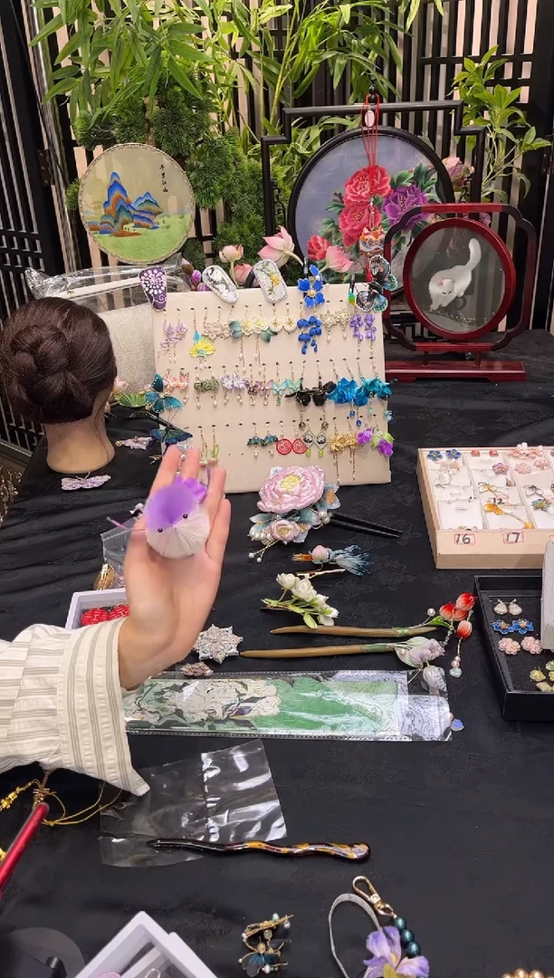 织绣呢*?非遗苏绣手工饰品