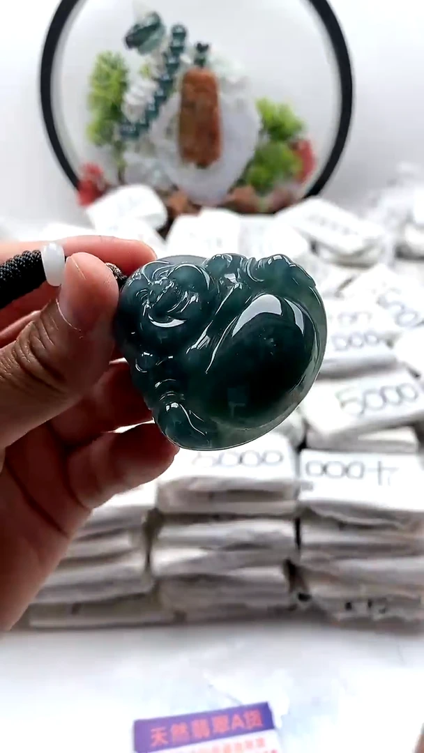 翡翠未镶嵌颈饰佛公棉絮多【品质一般介意慎拍】