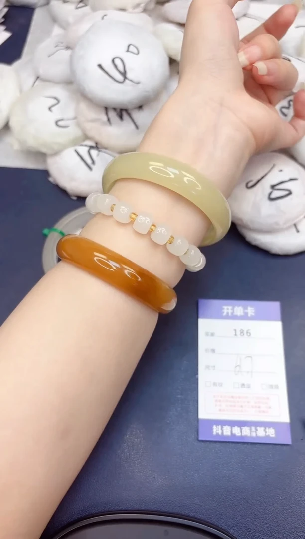 石英质玉手镯未镶嵌186-晴水-圈口61.7