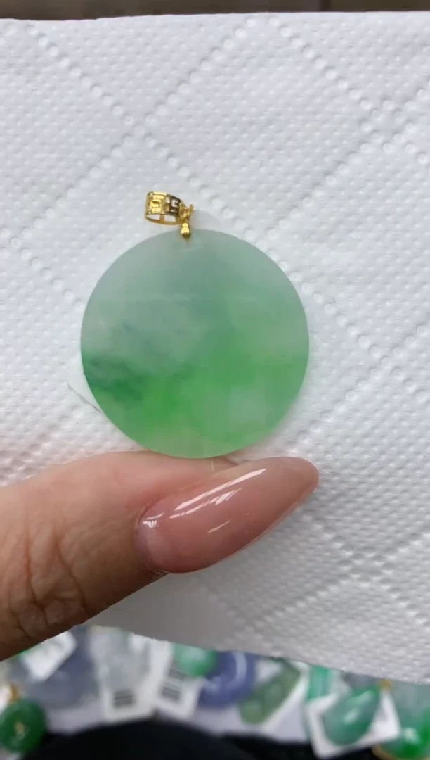 颈饰18K金镶嵌翡翠 1111111111