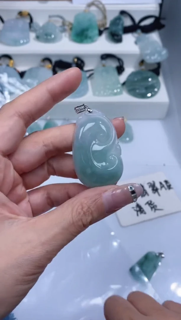 颈饰银S925镶嵌翡翠吊坠