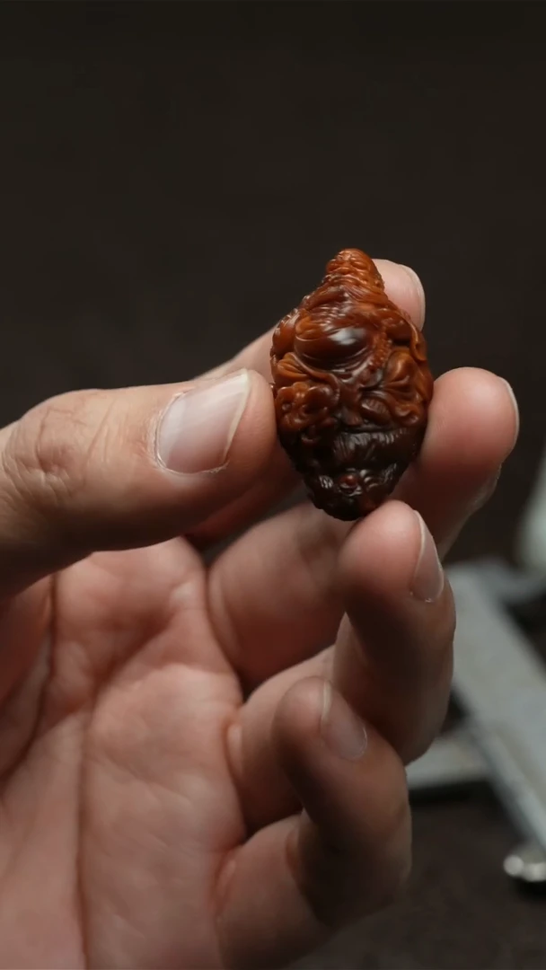 【闪购商品】橄榄核吊坠达摩马跃辉