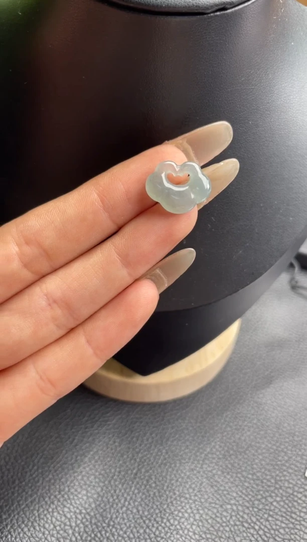 翡翠未镶嵌颈饰吊坠如意