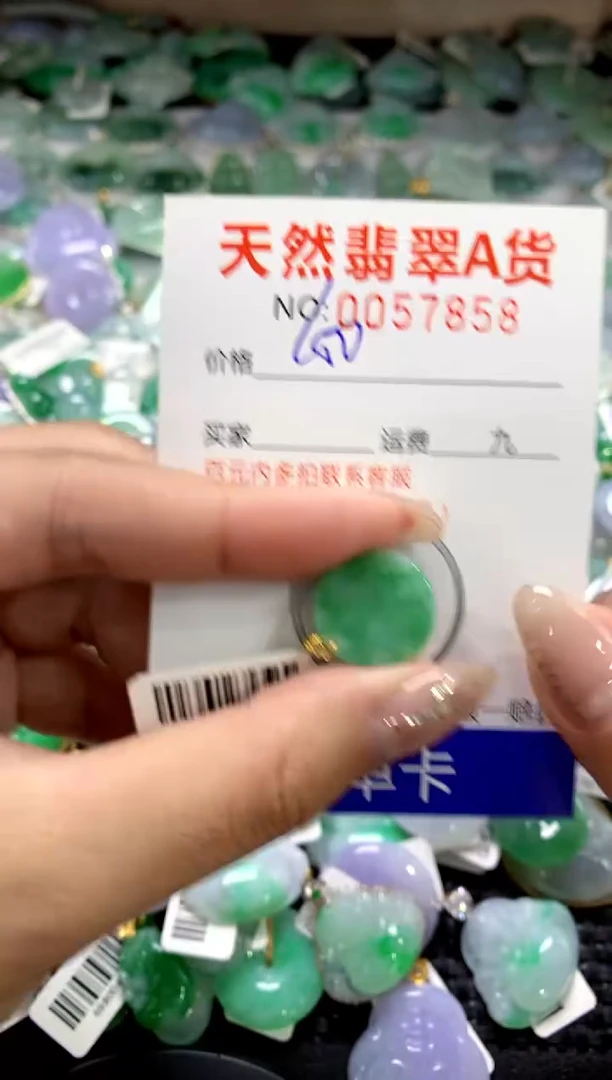 颈饰18K金镶嵌翡翠1111111111111111