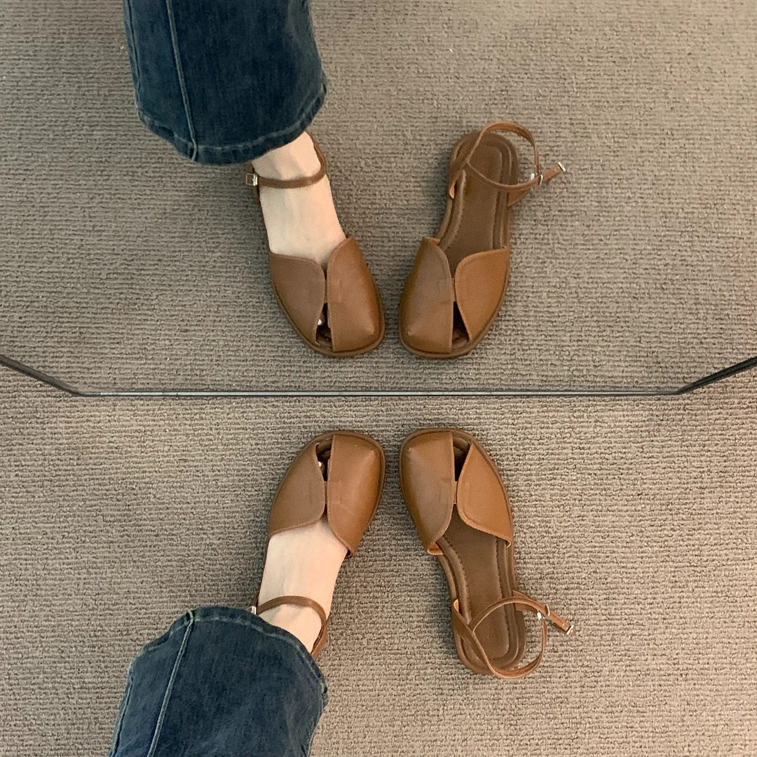 【万达撤柜】轻奢鞋子多巴胺爆款棕色包头旅游凉鞋女外穿2025夏季法