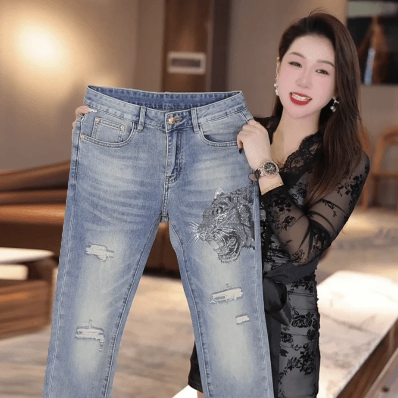 2025春夏新款破洞牛仔裤男高档烫钻时尚百搭修身弹力港风轻奢裤子