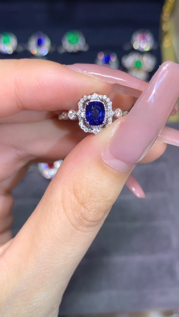 戒指蓝宝石18K金镶嵌1.01ct
