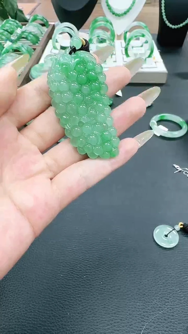 未镶嵌1石英质玉（非洲翠）/8770